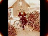 En man med cykel.Gustaf Gustafsson