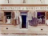 Manufaktur & Klädeshandel, ytterfasad.
Firma C.J. Hellström