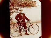 En man med cykel.Erik Källström