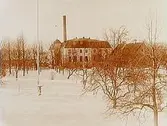 Fabriksbyggnad.
Löjtnant C.O. Gillberg