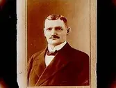 En man, bröstbild.Karl Pettersson