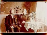 Rumsinteriör, två personer.Mors 80 årsdag.P.E. Eriksson