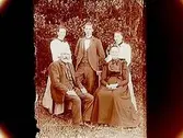 Familjegrupp 5 personer.
Skollärare P.G. Larsson.