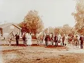 Envånings bostadshus, 10 personer och 6 hästar på stallbacken.
Johan Johansson