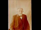 Äldre man, bröstbild.
G.A. Andersson