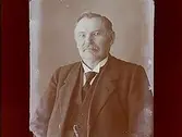 En man, bröstbild.
Skohandlare Anders Larsson
Gunnarsberg, Örebro norr.