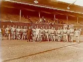 Regemente, Landstormen.
Landstormstävlingen, prisutdelning på Eyravallen.
Örebro plutonen med kapten Barthelson, med Kjellgrenska vandringspokalen.