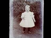 En flicka. Märta Lindskog, 1 år och 9 månader.Sam Lindskogs privata bilder.