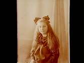 En flicka, Märta Lindskog, 12 år, bröstbild.Sam Lindskogs privata bilder.