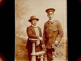Två män, en av dem i uniform.Edvin Gustafsson