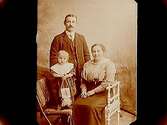 Familjegrupp, 3 personer.Edv. Johansson