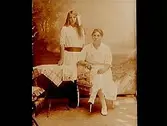 En kvinna och en flicka.Greta Sjölin