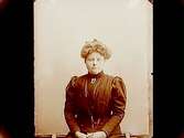 En kvinna, bröstbild.Mathilda Johansson