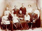 Familjegrupp, 11 personer.Alfred Pettersson