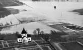 Ervalla översvämning 30 mars 1968

På bilden ser man en kyrkogård med en kyrka, och närliggande område som är översvämmat.