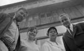 Sossarnas ungdomslista 14 september 1966

Två män och två kvinnor från socialdemokratiska ungdomslistan står på Näbbtorget. Bakom dem ser man Medborgarhuset.