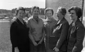 Möblerna tränger ut barnen 6 maj 1967
Hushållslärarna: Margit Pålsson, Britten Melchert
Byrådir. Rut Andersson, rektor Ingrid Zettergren
Hushållslärare: Marianne Thörne