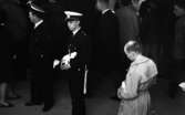 Travet 2 maj 1966

Åskådarmassor vimlar vid travtävling, poliskonstaplar i uniform håller ordning