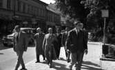 Vinet skall, 3 augusti 1965

Italienska utställningen i Medborgarhuset med bl. a. landshövdingen Valter Åman och Viterbos borgmästare Luigi Crescia. Nu tar de en promenad längs Engelbrektsgatan.