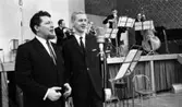 Pensionärspop 2 mars 1966.
Sångaren närmast (med skägget) är Kjell Wigren, känd från bl.a. TV-programmet Nygammalt. Klarinettisten är Giovanni Jaconelli. Dragspelaren är 