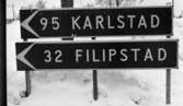 BB läggs ned 20 januari 1966

Trafikskyltar som anger riktning och avstånd till Karlstad och Filipstad