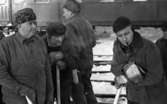 Hallsbergsskottarna 5 januari 1966

Närbild på män i arbetskläder som skottar bort snö från järnvägsräls