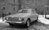 Bilnummer 30 mars 1966

En bil står parkerad utanför Örebro slott. Det ligger snö på marken.