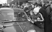 Rally 11 mars 1965.

Autografskrivning utanför Krämaren.