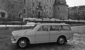 Amazon, Combi test, Lunchverksamhet 11 februari 1966

Bil framför Örebro slott och Cenralpalatset till höger.