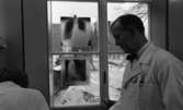 Regionsjukhuset 25 november 1965

Två läkare i vita rockar står i ett rum på Regionsjukhuset i Örebro. Bakom dem hänger tre röntgenbilder på fönstret.