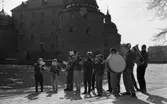 Våren 29 april 1966

En mässingsorkester spelar vid Örebro slott.