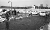 Snömodd och översvämning bland annat i Varberga 1 februari 1966

Bil, traktor och kvinna i vattensamling på vintrig gata