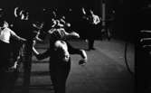 Viveka Ljung 3 mars 1965.

Balett. Under övning.
