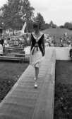 Mannekänguppvisning 9 juni 1965.

Modevisning av kläder. En kvinnlig modell.