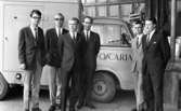 Oscaria test, Skolornas riksfinal, Smyckar holmens skola 12 maj 1967

Sex herrar står framför en lastbil med texten 