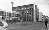 Kommunala fastigheter 28 februari 1965

Personer, Bil, Cyklar.
Pensionsavdelningen, Länsarbetsnämnden.