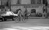 Vänstersväng med cykel 8 september 1967


Korsningen Rudbecksgatan 10/Fabriksgatan 18, Kvarteret Stinsen.