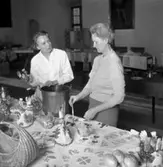 Röda korset basar.
7 april 1960