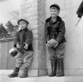 Barnhem i Adolfsberg.
Bildsidan.
8 april 1955