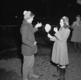 Julmarknad på Hamnplan.
11 december 1954.