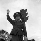 Barn lär sig trafikrätt.
23 september 1955.