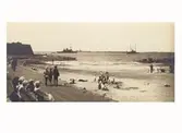 Barnens badstrand och krigsfartyg vid inloppet till Varbergs hamn, 1917.