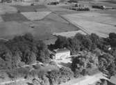 Flygfoto över Kumla, tvåvånings bostadshus.