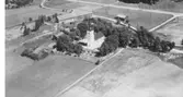 Flygfoto över Hovsta kyrka.