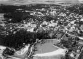 Flygfoto över Kumla.Bilden tagen för vykort.Förlag: A. Dohlwitz Bokhandel, Kumla.
