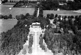 Flygfoto över Esplunda Herrgård, tvåvånings herrgårdsbyggnad.
Bilden tagen för brevkort.
Beställare: Landshövding Greve Axel Mörner, Esplunda.