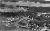 Flygfoto över Sulfatfabriken, Olshammar, Aspabruk, fabriksbyggnader.
Förlag: Aspa Konsumtionsförening, Aspabruk.
