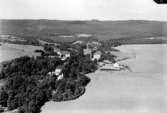 Flygfoto över Frösvidal.
Bilden tagen för vykort.
Förlag: Frösvidals Handel, Örebro.