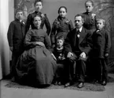 Familjegrupp åtta personer.