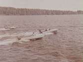 Motorbåtstävling, Norasjön 1947.Standardbåtar har startat.
